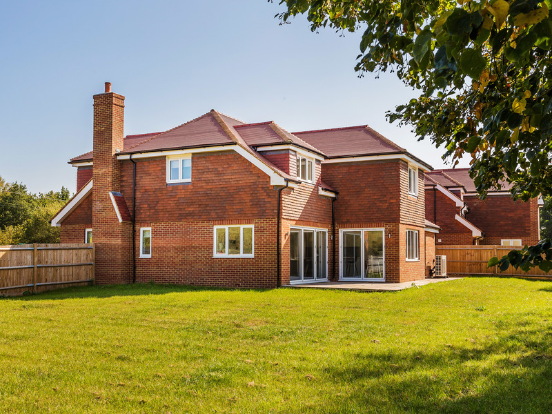 4 Bed House Detached For Sale in Lingfield